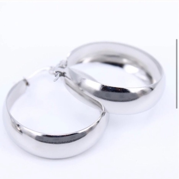 New 18K white Gold 2” Round Chunky hoop earrings - Picture 3 of 4